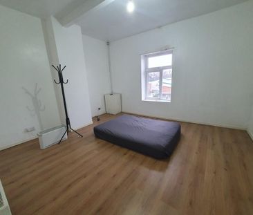 3 bedroom flat to rent - Photo 5