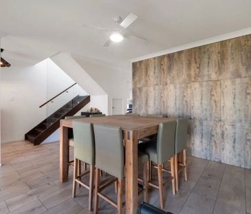 Coopers Plains - Photo 2