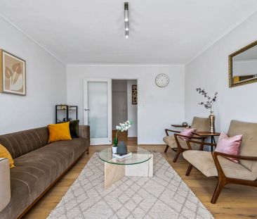 spacious & superbly located - Photo 1