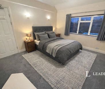 1 bedroom studio to rent Burwood Road, Hersham, Walton-on-Thames, S... - Photo 3
