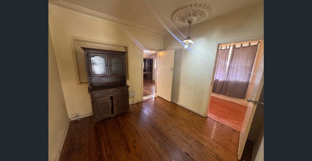 4 Bedroom house with 1 granny flat for rent - Photo 1