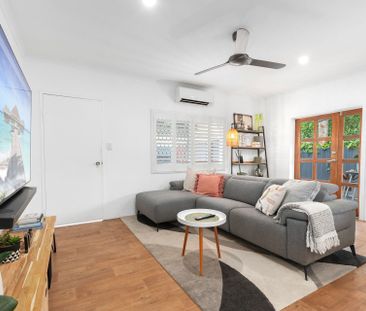 NEAT AS A PIN! CUTE COTTAGE IN BEACH LOCALE! - Photo 4