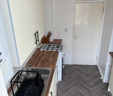 Room in a Shared Flat, York Road, SW11 - Photo 4