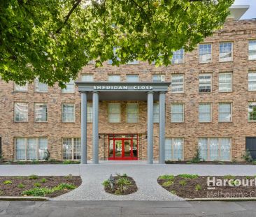 Fawkner Park Perfection: Rare Boulevard Opportunity! - Photo 2