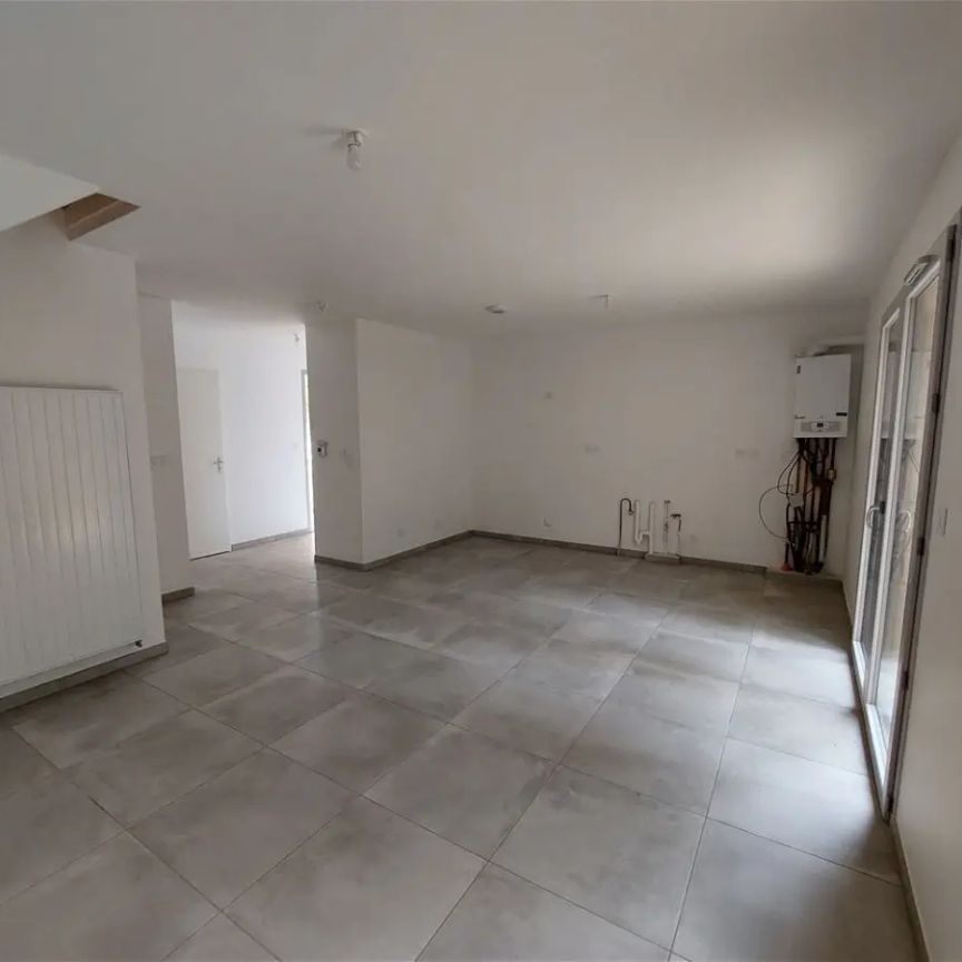 Location maison 4 pièces - 83m² à Fontaines-saint-martin (69270) - Photo 1