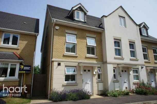 3 bedroom end of terrace house to rent - Photo 1