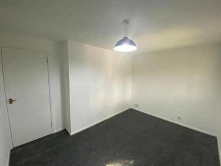 Robson Grove, Govanhill | £750 Monthly - Photo 4