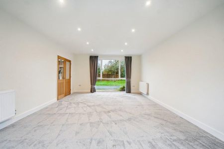 5 bedroom detached house to rent - Photo 3