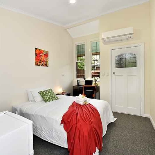 Room 2 (Ensuite) - Photo 1