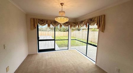 Spacious 5-Bedroom Family Home - Photo 3