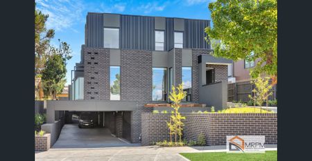 As new stylish townhouse - Photo 2