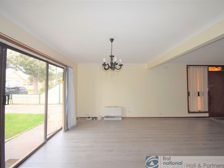3-bedroom townhouse in unbeatable location! - Photo 3