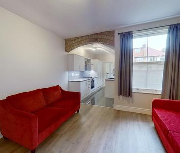 5 bedroom semi-detached house to rent - Photo 1