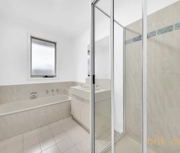 “Newly Renovated-Close to Craigieburn Station!” - Photo 6