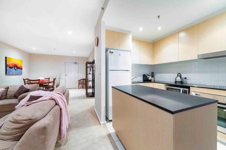 One Bedroom Apartment In Prime Location - Photo 2