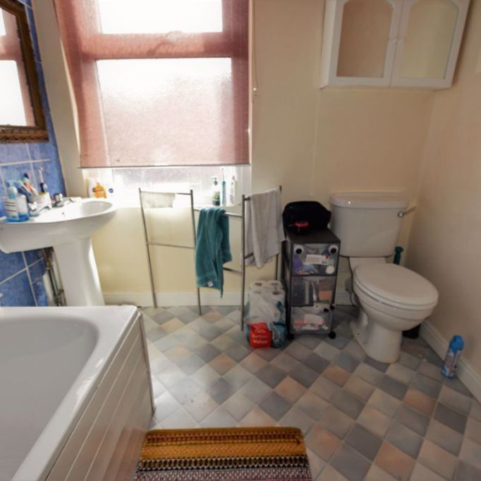 4 bedroom House in Lumley Place, Burley - Photo 1