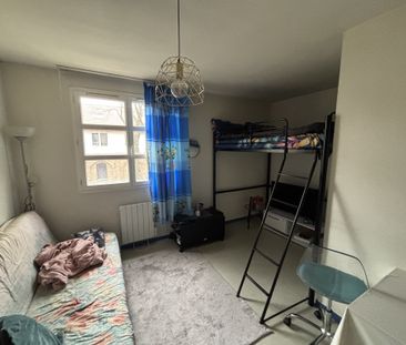 STUDIO MEUBLÉ DANS RÉSIDENCE SÉCURISÉE AVEC STATIONNEMENT - Photo 2