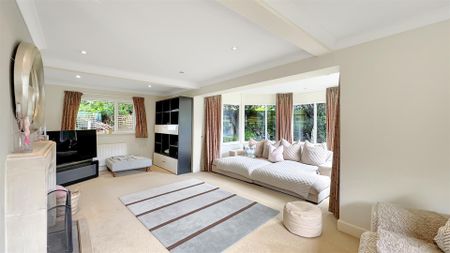 5 Bedroom House - Photo 2