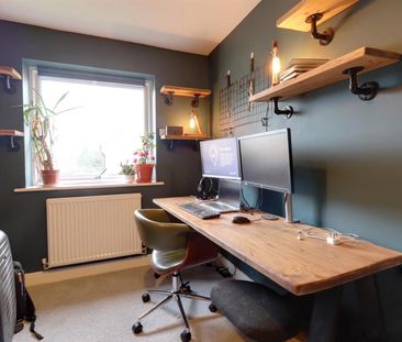 A 4 Bedroom House in Newdawn Place, Cheltenham - Photo 6