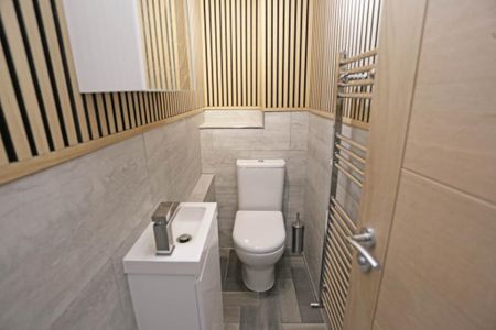 4 bedroom terraced house to rent - Photo 5