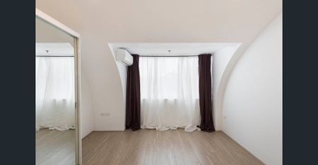 New York Style 2 Bedroom Loft In Central Location - Photo 3