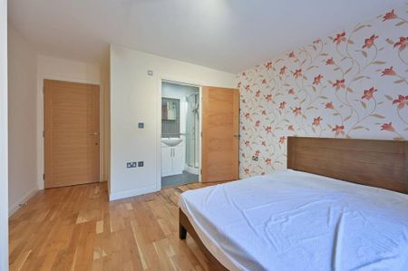 3 bedroom flat to rent - Photo 5