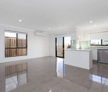 Modern 3 bedroom Townhouse, Available 18 July 2026 - Photo 5