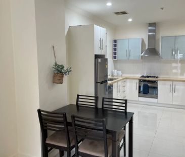 Fully Furnished 2-Bedroom Apartment in Prime CBD Location - Photo 6