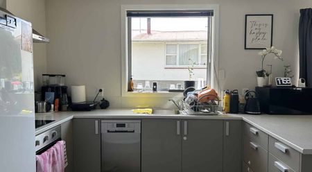 3 Bedroom Home + Double Garage - Photo 4