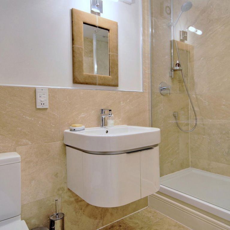 A 3 Bedroom Flat in Montpellier GL50 3AH - Photo 1