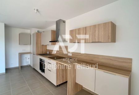 Appartement T3 à FONTAINE - Photo 2