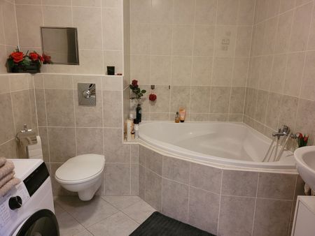 Pronájem bytu 1+kk • 36 m² bez realitkyRadouňova, Praha - Řeporyje - Fotografie 5