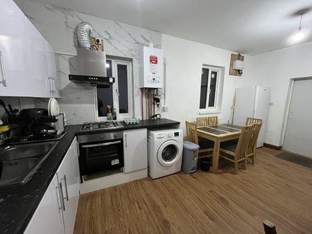 Room in a Shared House, Refurbished Mmu Uom Piccadilly Stat, M12 - Photo 4