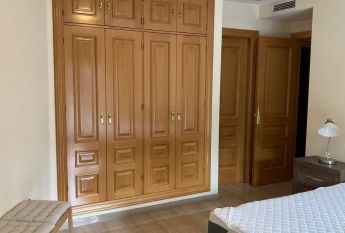 Piso de alquiler en Reyes Católicos, Centro - Sagrario