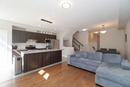 For Lease - 422 KAYAK Street, Barrhaven, Ontario - Photo 2