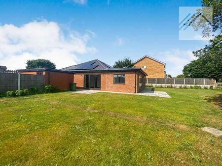 Friern Gardens, Wickford, SS12 - Photo 2