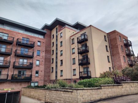 3 bedroom flat to rent - Photo 2