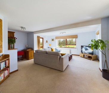 3 bedroom property to rent - Photo 1