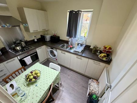 2 bedroom apartment to rent - Photo 4