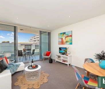 Stunning Foreshore Apartment in Iconic Lakefront Development - Photo 1