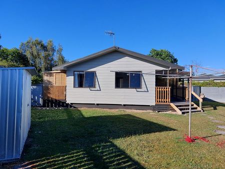 Charming 3BR Home with Deck & AC! - Photo 2