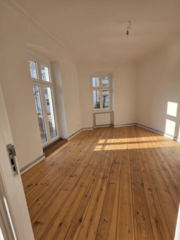 Attraktive Altbauwohnung– Charmant, modernisiert und bezugsbereit - Foto 4