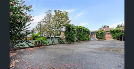 Spacious Family Home & Prime Position - Photo 4