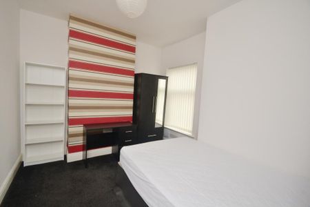 4 bedroom terraced house to rent - Photo 3