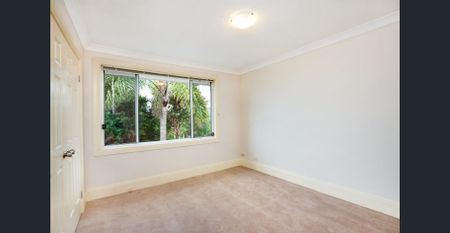 Townhouse is central locale - Photo 5