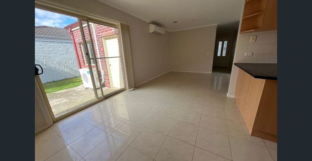 SPACIOUS HOUSE IN PRIME LOCATION - Photo 1