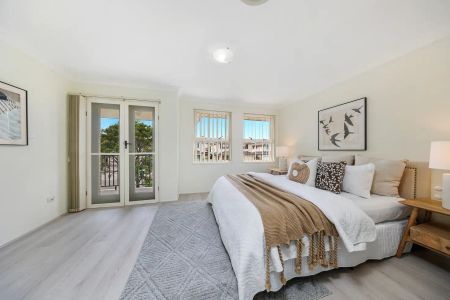 “Light-filled Family Home with Ultimate Convenience” - Photo 3