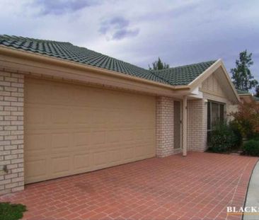 Spacious Three Bedroom Townhouse in Serene Monash Complex! - Photo 1