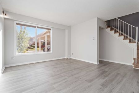 For Lease - 53 Courtleigh Square, Brampton, Ontario - Photo 3