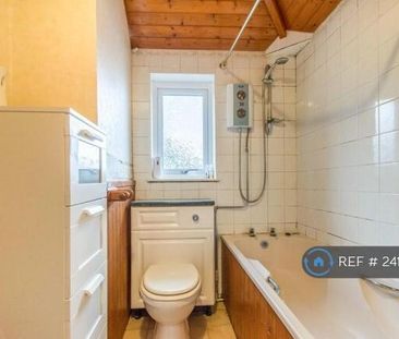 2 bedroom semi-detached house to rent - Photo 6